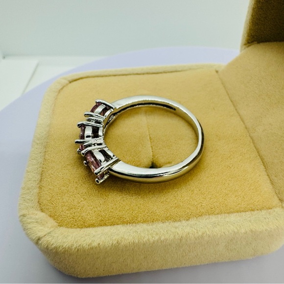 925 Sterling Silver Band with Pink Sapphires – Size 9. Classic & Trendy. - Picture 4 of 7